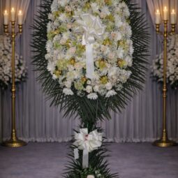 S1250: White and green assorted spray