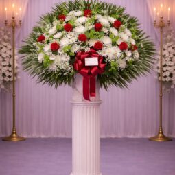 SB1010: Green, white and red  standard basket